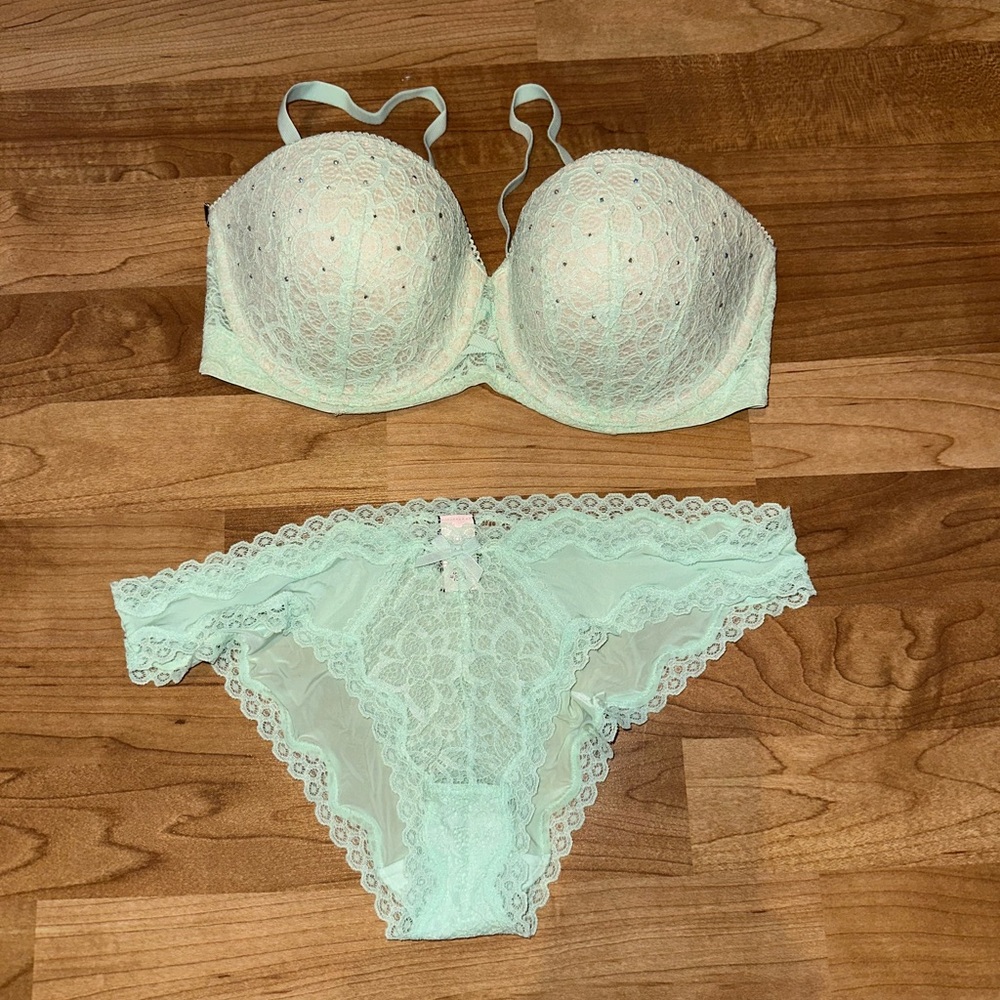 Victoria’s Secret Dream Angels Turquoise Rhinestone Embellished Multiway Bra